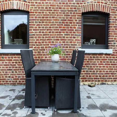 Elegant In With Fenced Garden * Epen